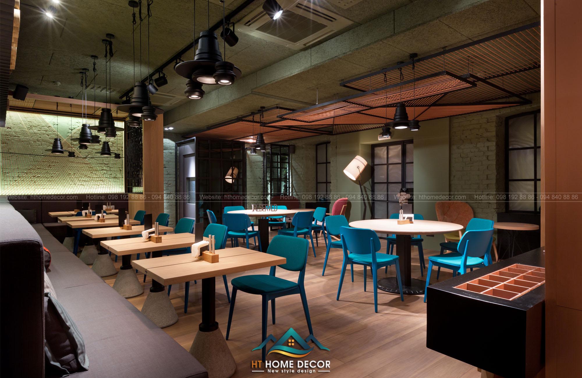 Đôi khi, sự kết hợp một vài chiếc ghế có gam màu khác sẽ tạo nên điểm nhấn cho không gian nhà hàng của bạn!