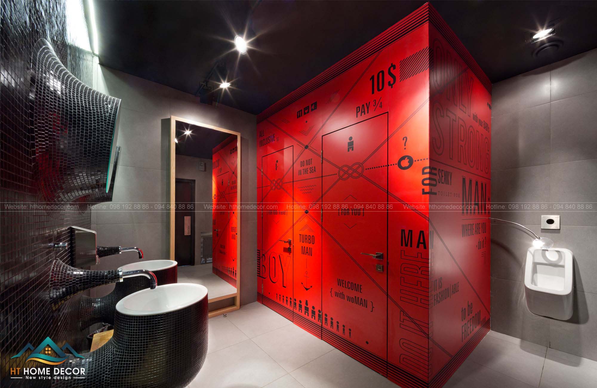 Giữa gam màu trầm sang trọng, thiết kế phòng wc màu đỏ nổi bật giữa gian phòng.