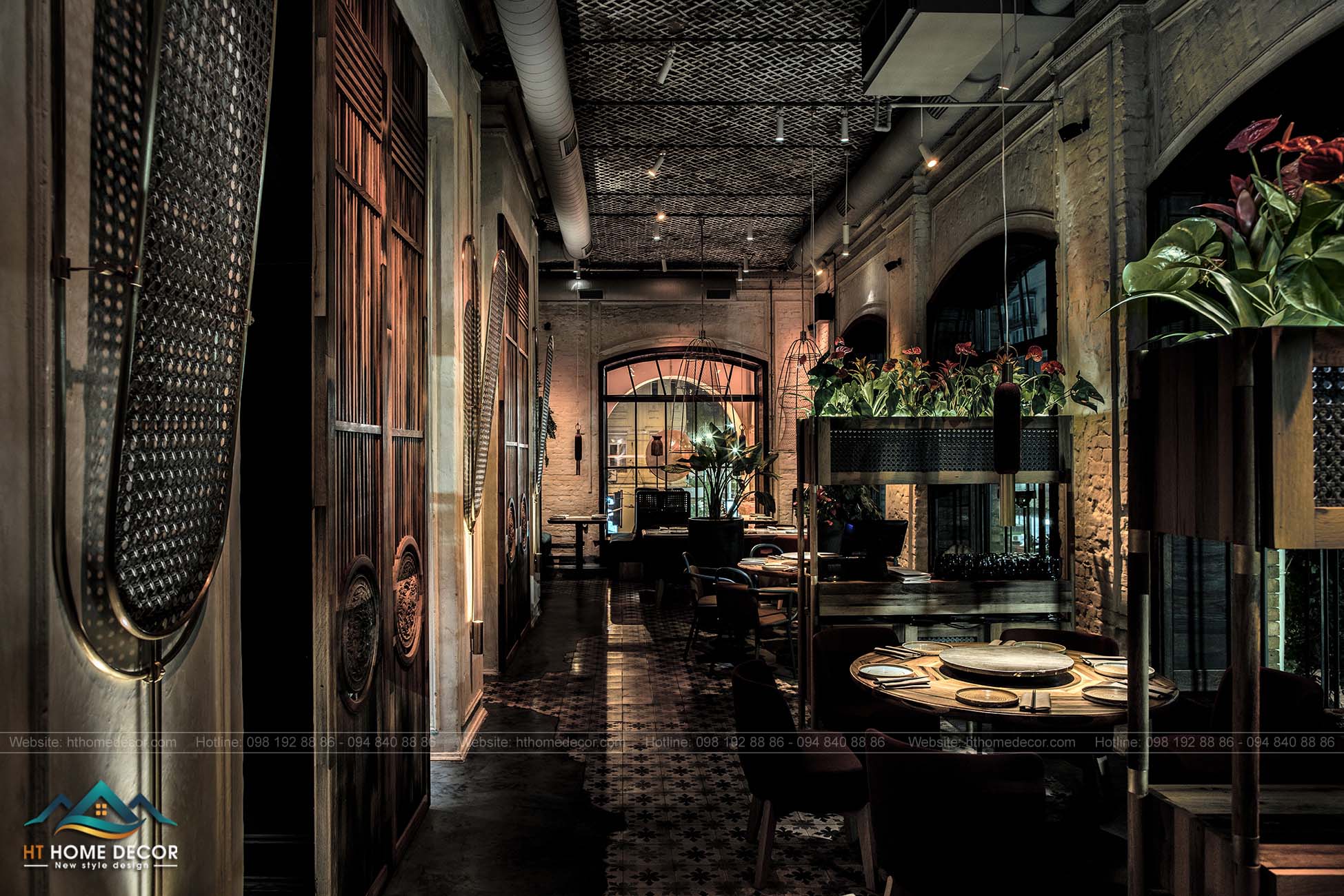 Nội thất hoàng gia đã tạo nên một không hoành tráng, những lát gạch hoa văn cổ điển, phù hợp cho không gian nhà hàng.